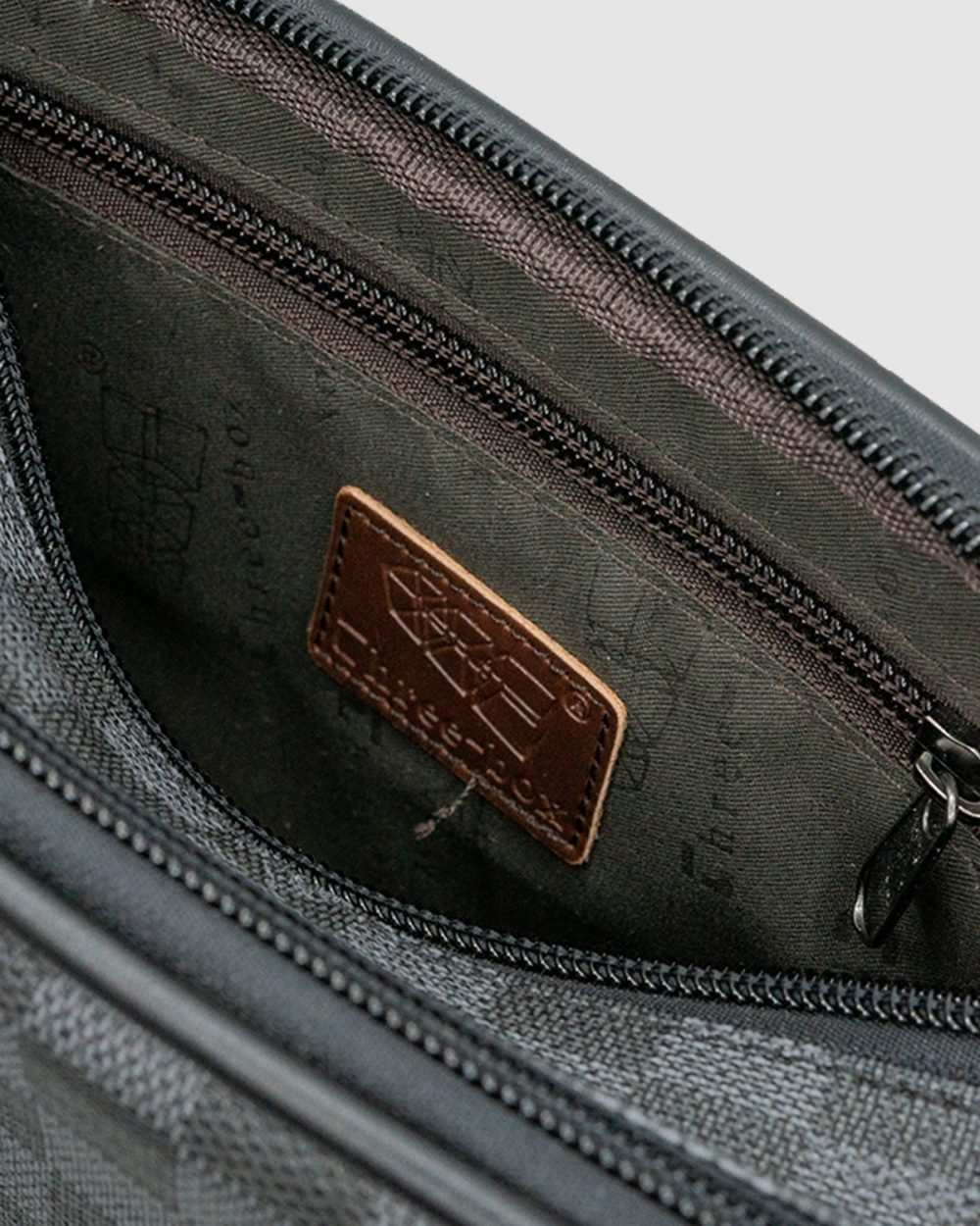 Túi deo chéo hộp Monogram MS3625 2